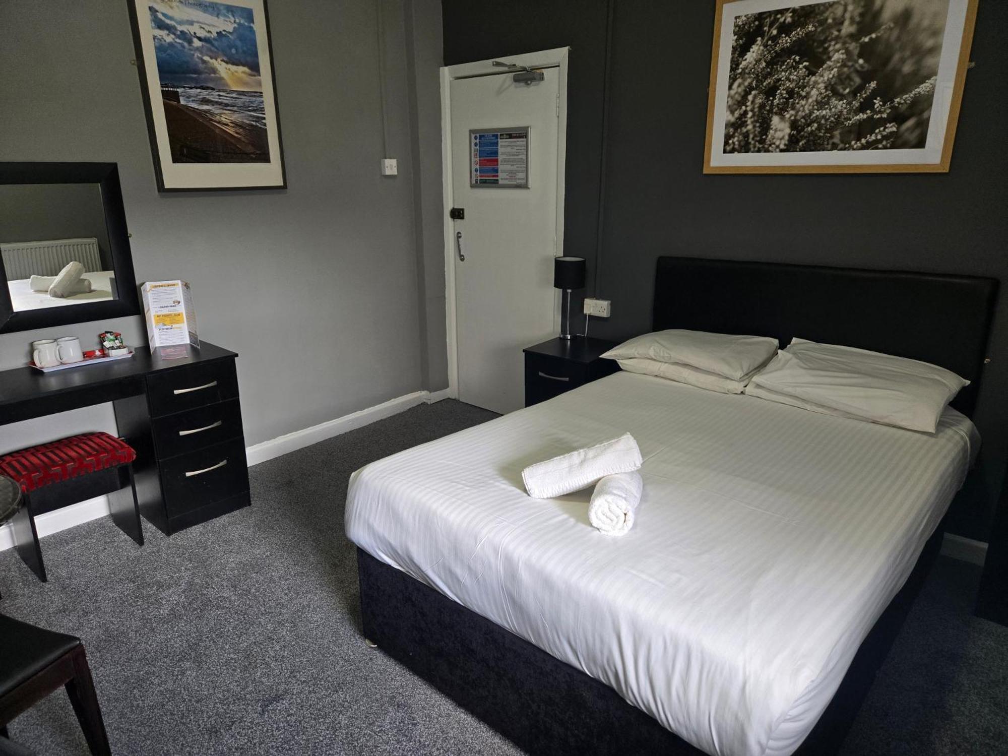 Peek-A-Booze - Budget Hotel - Adults Only Blackpool Exterior foto