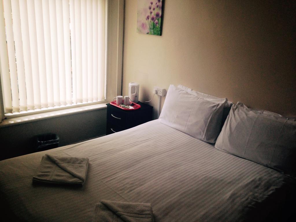 Peek-A-Booze - Budget Hotel - Adults Only Blackpool Zimmer foto