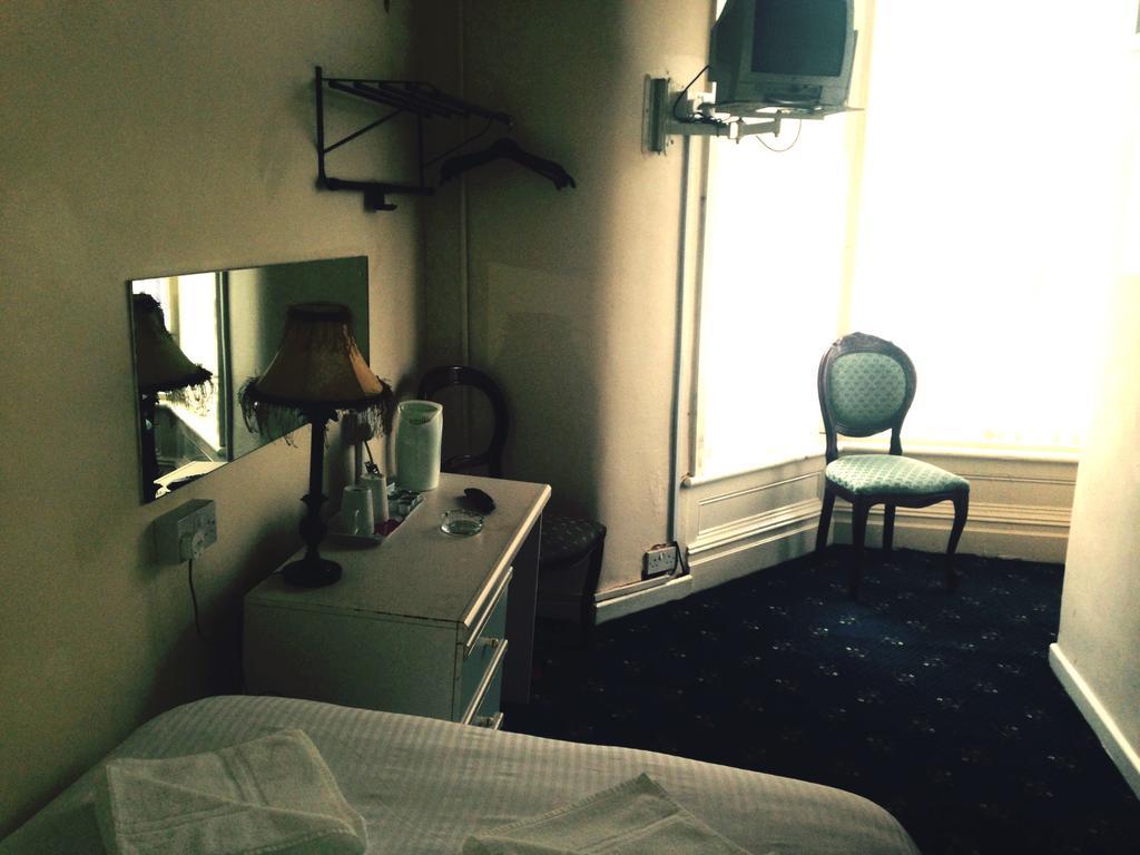 Peek-A-Booze - Budget Hotel - Adults Only Blackpool Zimmer foto