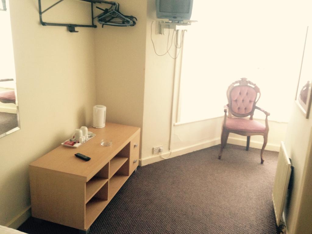 Peek-A-Booze - Budget Hotel - Adults Only Blackpool Zimmer foto