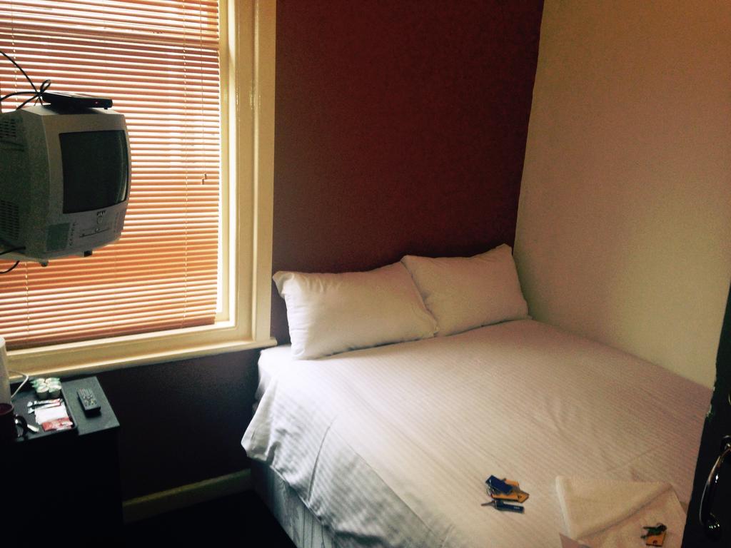 Peek-A-Booze - Budget Hotel - Adults Only Blackpool Zimmer foto