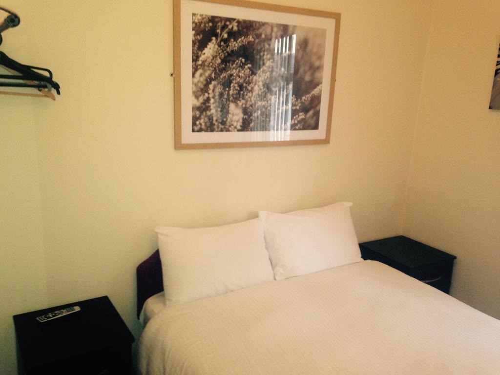 Peek-A-Booze - Budget Hotel - Adults Only Blackpool Zimmer foto